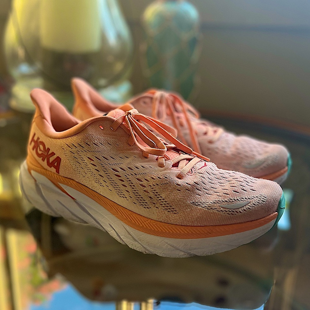 🦩Hoka🦩-Women's Pink Running Shoes-Sz 10 Clifton 8